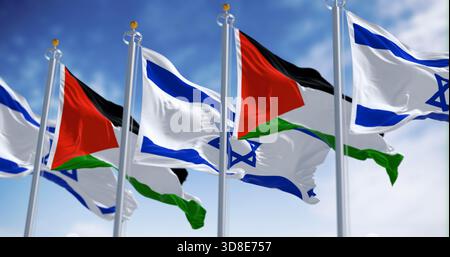Die Flaggen Israels und Palästinas winken an einem klaren Tag zusammen im Wind. Israel-Palästina-Konflikt. Waffenstillstand und friedensvertrag. 3D-Darstellung. Gewelltes Material Stockfoto