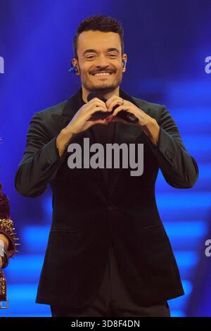 Die Giovanni Zarrella Show - Wir sagen Dankeschön Giovanni Zarrella formt ein Herz mit seinen Fingern. Die Giovanni Zarrella Show. ZDF-Live Sendung vom 22.11.2025 in der Baden-Arena Offenburg unter dem Motto Wir sagen Dankeschön. Offenburg, Baden-Württemberg, Deutschland. *** Die Giovanni Zarrella Show Wir sagen Dankeschön Giovanni Zarrella bildet mit den Fingern ein Herz die Giovanni Zarrella Show ZDF Live-Übertragung vom 22 11 2025 in der Baden Arena Offenburg unter dem Motto Wir sagen Dankeschön Offenburg, Baden Württemberg, Deutschland Stockfoto