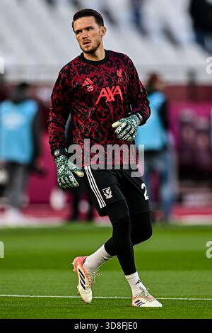 London Stadium, Stratford am Sonntag, 30. November 2025. Torhüter Freddie Woodman (28 Liverpool) wärmt sich vor dem Spiel der Premier League zwischen West Ham United und Liverpool im London Stadium, Stratford, am Sonntag, den 30. November 2025 auf. (Foto: Kevin Hodgson | MI News) Credit: MI News & Sport /Alamy Live News Stockfoto