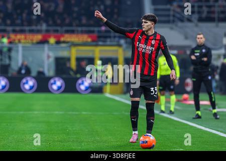 Mailand, Italien. November 2025. Davide Bartesaghi vom AC Milan wurde 2025/26 während des Fußballspiels der Serie A zwischen AC Milan und SS Lazio im San Siro Stadion gezeigt. Endergebnis Mailand 1: 0 Lazio Credit: SOPA Images Limited/Alamy Live News Stockfoto