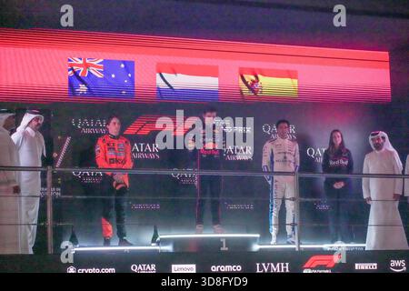 Doha, Katar. November 2025 30. Podestfeier beim Rennen des Formel 1 Qatar Airways Grand Prix 2025 auf dem Losail International Circuit, vor der 23. Von 24. Runde der FIA Formel-1-Weltmeisterschaft 2025 (28.-30. November 2025). (Credits Credit: Unicode Images/Alamy Live News Credit: Unicode Images/Alamy Live News Stockfoto