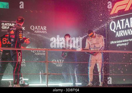 Doha, Katar. November 2025 30. Podestfeier beim Rennen des Formel 1 Qatar Airways Grand Prix 2025 auf dem Losail International Circuit, vor der 23. Von 24. Runde der FIA Formel-1-Weltmeisterschaft 2025 (28.-30. November 2025). (Credits Credit: Unicode Images/Alamy Live News Credit: Unicode Images/Alamy Live News Stockfoto