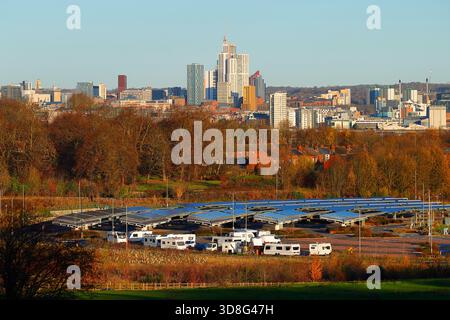 Reisende haben ein illegales Camp im Stourton Park & Ride in Leeds, West Yorkshire, Großbritannien, aufgebaut Stockfoto