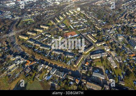 Stadtteil Heissen-Sued: Von Friedrich-Wennmann-Bad zum Schulzentrum Heissen und Velauer Straße, Mühlheim, Ruhrgebiet, Nordrhein-Westfalen, Deutsch Stockfoto