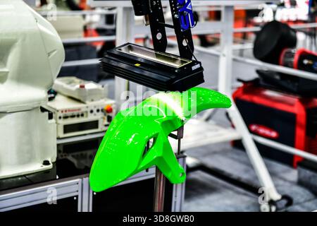 Automatisierung mit Hochgeschwindigkeits-Scaninspektion für große Produkte und gekrümmte Oberflächen von Automobilteilen Stockfoto