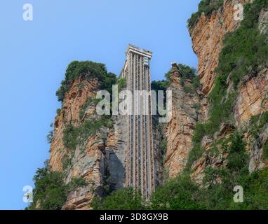 Der höchste Outdoor-Aufzug der Welt im Zhangjiajie National Forest Park Bailong Aufzug in Hunan, China Stockfoto