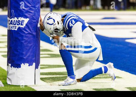 Indianapolis, Indiana, USA. November 2025 30. Indianapolis Colts Linebacker Zaire Franklin (44) während des Vorspiels der NFL gegen die Houston Texans im Lucas Oil Stadium in Indianapolis, Indiana. John Mersits/CSM/Alamy Live News Stockfoto