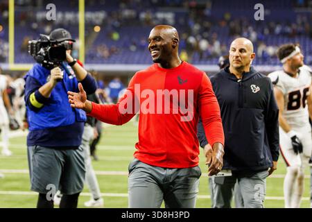 Indianapolis, Indiana, USA. November 2025 30. Houston Texans Head Coach DeMeco Ryans nach der NFL-Action gegen die Indianapolis Colts im Lucas Oil Stadium in Indianapolis, Indiana. John Mersits/CSM/Alamy Live News Stockfoto