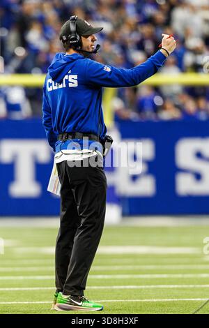 Indianapolis, Indiana, USA. November 2025 30. Shane Steichen, Cheftrainer der Indianapolis Colts, während der NFL-Action gegen die Houston Texans im Lucas Oil Stadium in Indianapolis, Indiana. John Mersits/CSM/Alamy Live News Stockfoto