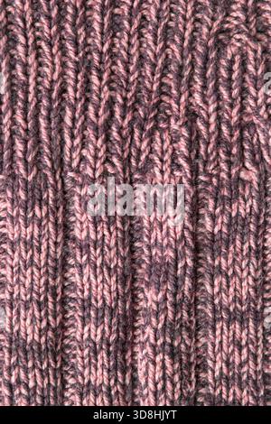 Meliertes Rosa und Lila handgefertigte Strickstruktur als Hintergrund Stockfoto