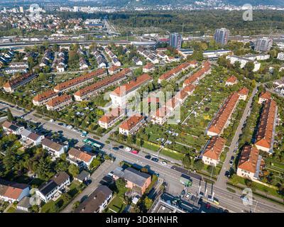 Muttenz, Schweiz - 29. September. 2025: Luftaufnahme des Freidorfer Dorfes - die wichtigste Schweizer Wohnsiedlung zwischen den Weltkriegen und der Welt Stockfoto