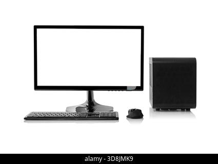 Eine moderne Desktop-Computer-Einrichtung, isoliert auf weißem Hintergrund mit Reflexion. Stockfoto