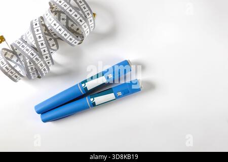 Ozempic Insulininjektions-Pen oder Insulinpatronen-Pen für Diabetiker. Medizinische Geräte für Diabetesvorsteher. Stockfoto