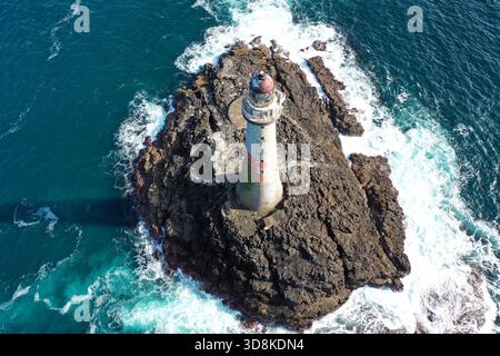 Blick hinunter auf den Dubh Artach Lighthouse Stockfoto