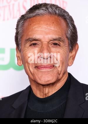 Hollywood, Usa. Dezember 2025. HOLLYWOOD, LOS ANGELES, KALIFORNIEN, USA – NOVEMBER 30: US-amerikanischer Anwalt und Politiker, der von 2005 bis 2013 41. Bürgermeister von Los Angeles war, Antonio Villaraigosa kommt zur 93. Jährlichen Hollywood Christmas Parade mit Grand Marshal Luke Wilson to Support Marine Toys for Tots, die am 30. November 2025 in Hollywood, Los Angeles, Kalifornien, USA, stattfand. (Foto: Xavier Collin/Image Press Agency) Credit: Image Press Agency/Alamy Live News Stockfoto