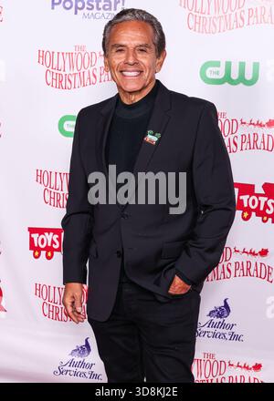 Hollywood, Usa. Dezember 2025. HOLLYWOOD, LOS ANGELES, KALIFORNIEN, USA – NOVEMBER 30: US-amerikanischer Anwalt und Politiker, der von 2005 bis 2013 41. Bürgermeister von Los Angeles war, Antonio Villaraigosa kommt zur 93. Jährlichen Hollywood Christmas Parade mit Grand Marshal Luke Wilson to Support Marine Toys for Tots, die am 30. November 2025 in Hollywood, Los Angeles, Kalifornien, USA, stattfand. (Foto: Xavier Collin/Image Press Agency) Credit: Image Press Agency/Alamy Live News Stockfoto