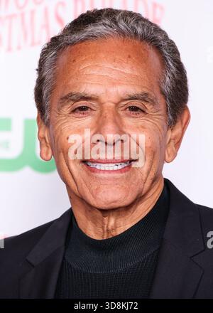 Hollywood, Usa. Dezember 2025. HOLLYWOOD, LOS ANGELES, KALIFORNIEN, USA – NOVEMBER 30: US-amerikanischer Anwalt und Politiker, der von 2005 bis 2013 41. Bürgermeister von Los Angeles war, Antonio Villaraigosa kommt zur 93. Jährlichen Hollywood Christmas Parade mit Grand Marshal Luke Wilson to Support Marine Toys for Tots, die am 30. November 2025 in Hollywood, Los Angeles, Kalifornien, USA, stattfand. (Foto: Xavier Collin/Image Press Agency) Credit: Image Press Agency/Alamy Live News Stockfoto