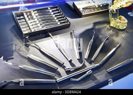 Zahnärztliche Implantatplatzierungsgeräte Stockfoto