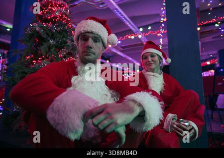 Jingle Bell Heist ist eine US-amerikanische Weihnachtskomödie von Michael Fimognari aus dem Jahr 2025 mit Olivia Holt, Connor Swindells, Lucy Punch und Peter Serafinowicz. Stockfoto