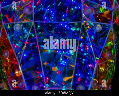 Mehrfarbige LED-Weihnachtslichter RGB-Farbwechsel-String-Lichter festliche Weihnachtsdekoration Bunte helle Party-Beleuchtung-Anzeige Stockfoto