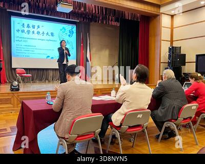 Moskau, Russland.30. November 2025. Das Finale des China-Russia Student Singing Contests fand am 30. November 2025 in der chinesischen Botschaft in Russland statt. Die Veranstaltung wurde vom Bildungsbüro der chinesischen Botschaft in Russland veranstaltet, an dem chinesische Studenten, die in Russland studieren, und russische Universitätsstudenten teilnahmen. Quelle: Tian Bing/China News Service/Alamy Live News Stockfoto