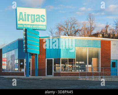 Syracuse, NY - 22. November 2025: Airgas ist ein führendes US-Unternehmen für Air Liquide und Lieferant von Industrie-, Medizin- und Spezialgasen sowie Schweißgeräten Stockfoto