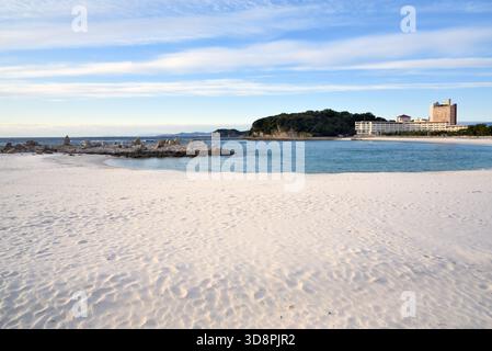 Shirahama Beach beliebter Touristenort mit weißem Sandstrand, Sand importiert aus Perth, Australien, im Bezirk Nishimuro, Präfektur Wakayama in Japan Stockfoto