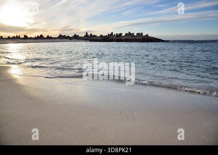 Shirahama Beach beliebter Touristenort mit weißem Sandstrand, Sand importiert aus Perth, Australien, im Bezirk Nishimuro, Präfektur Wakayama in Japan Stockfoto