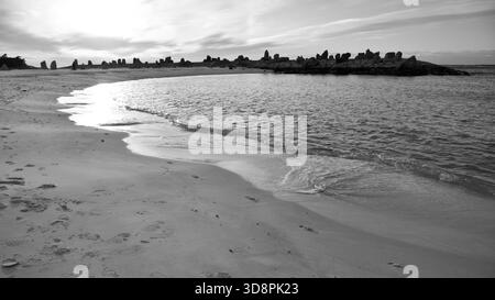Shirahama Beach beliebter Touristenort mit weißem Sandstrand, Sand importiert aus Perth, Australien, im Bezirk Nishimuro, Präfektur Wakayama in Japan Stockfoto