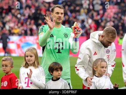 firo : 29.11.2025, Fußball, 1. Liga, 1. Bundesliga, Saison 2025/2026, 12. Spieltag, FC Bayern München - FC St.Pauli, Torhüter Manuel neuer vom FC Bayern München Torhüter während (c) WORLDRIGHTS !!!, unsere Teilnahmebedingungen und Co Stockfoto
