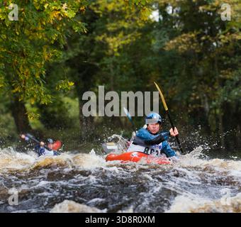 Kajakfahren auf dem Fluss Crana, Buncrana, County Donegal, Irland, Inishowen Stockfoto