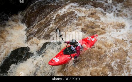 Kajakfahren auf dem Fluss Crana, Buncrana, County Donegal, Irland, Inishowen Stockfoto
