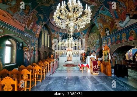 Das wunderschöne Innere der griechisch-orthodoxen Kirche im Kloster Saint Raphael und auf der Insel Lesbos, Griechenland Stockfoto