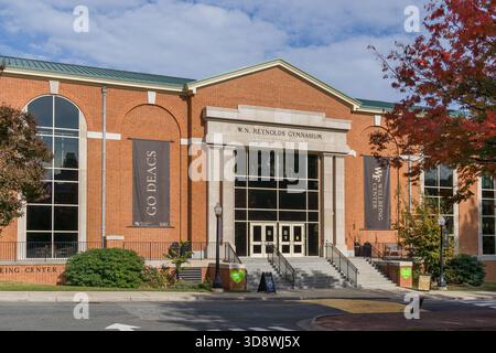 Winston-Salem, NC, 25. Oktober 2025: W.N. Reynolds Gymnasium auf dem Campus der Wake Forest University. Stockfoto
