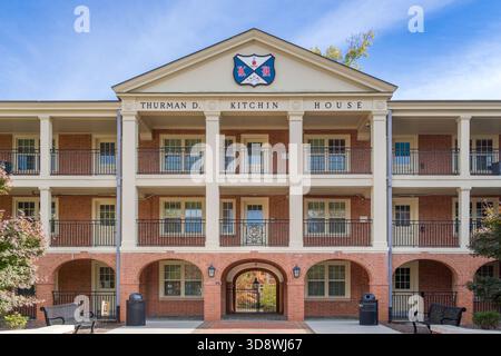 Winston-Salem, NC, 25. Oktober 2025: Thurman D. Kitchin House auf dem Campus der Wake Forest University. Stockfoto
