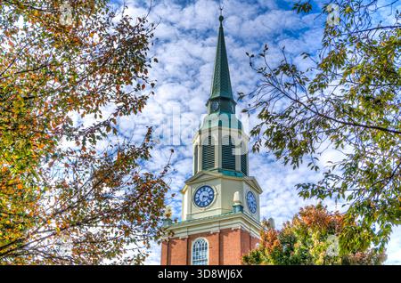 Winston-Salem, NC, 25. Oktober 2025: Wait Chapel auf dem Campus der Wake Forest University. Stockfoto