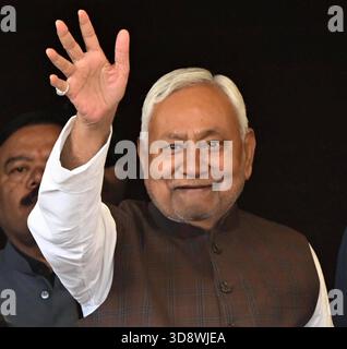 PATNA, INDIEN - 2. DEZEMBER: Bihar-Chef Nitish Kumar kommt zu einer Wintersitzung am 2. Dezember 2025 in Patna, Indien. Foto: Santosh Kumar/Hindustan Times Bihar Assembly Winter Session 2025 Stockfoto