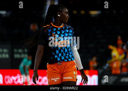 AWA FAM VON VALENCIA KORB WÄHREND EINES SPIELS Stockfoto