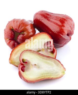 Rose-Äpfel oder Chomphu auf weißem Hintergrund Stockfoto