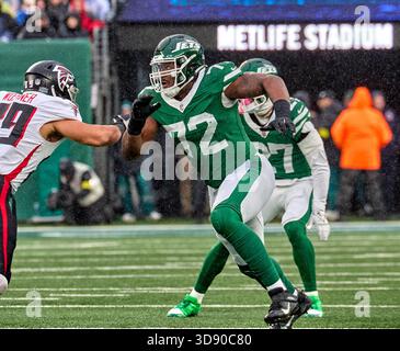 Die New York Jets verteidigten Micheal Clemons (72) gegen die Atlanta Falcons im MetLife Stadium in East Rutherford, New Jersey am Sonntag, den 30. November 2025. Duncan Williams/CSM Stockfoto