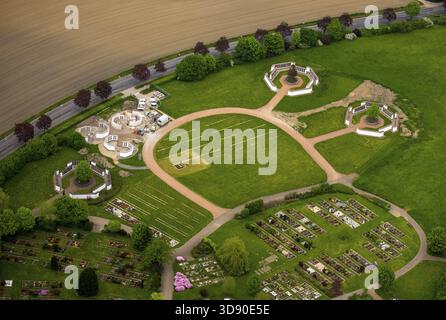 Neue Stelen für Urnengräber auf dem Friedhof an der Berchemallee, Zentraler komm. Friedhof, Gevelsberg, Ruhrgebiet, Nordrhein-Westfalen, Deutschland, DE, Europ Stockfoto