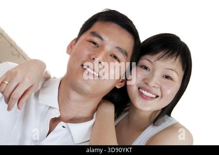 Porträt eines jungen asiatischen Paares mit lächelndem Gesicht Stockfoto