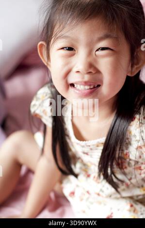 5 Jahre alt glücklich lächelnd Asiatin Stockfoto
