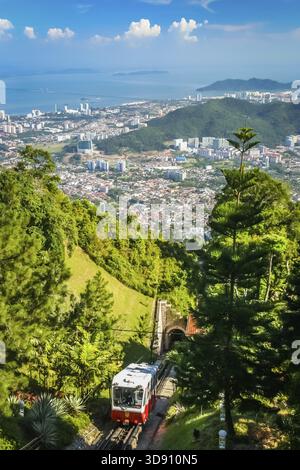 Berühmte Funnicular hinauf Pennang Hill in Malaysia mit spektakulärem Blick von oben Stockfoto
