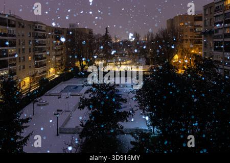 Verschneite Straßen im Carabanchel-Viertel von Madrid Stockfoto