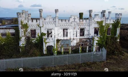 Aus der Vogelperspektive des Soldier’s Point House in Holyhead auf Anglesey Stockfoto