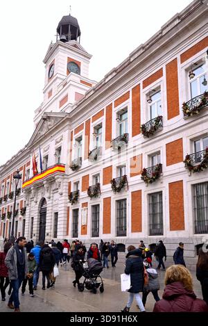 Königliches Postgebäude, das derzeit als Amt des Präsidenten der Gemeinschaft Madrid in Puerta del Sol in Madrid dient Stockfoto