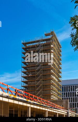 Hochhaus-Bürogebäude im Bau im neuen Europaviertel in Frankfurt Stockfoto