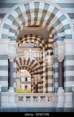 Die Kathedrale von Sainte-Marie-Majeure ist eine römisch-katholische Kathedrale und ein nationales Monument Frankreichs in Marseille. Stockfoto