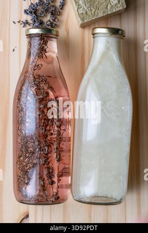 Hausgemachte Wäsche, marseille geriebene Seife, DIY, mach es selbst, Null Abfall, umweltfreundliches, natürliches Produkt zum Waschen und Reinigen Stockfoto